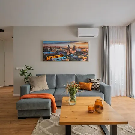 Lew Invest Obok Rynku Głównego * Krakau